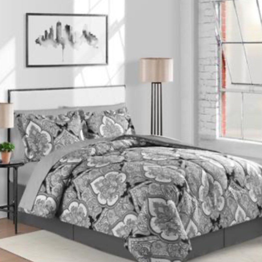 Gotham Reversible 8 Pc. Comforter Sets, - Black/white NWT